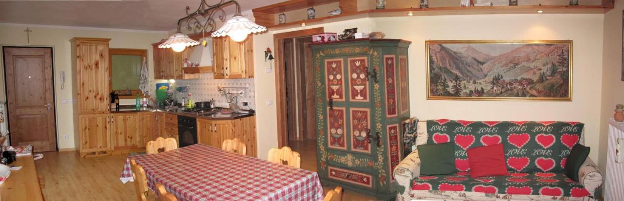 Le Balze Di Carisolo, Trilocale Con Giardino Apartman Kültér fotó