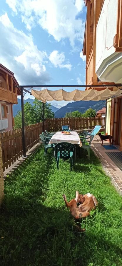 Le Balze Di Carisolo, Trilocale Con Giardino Apartman Kültér fotó