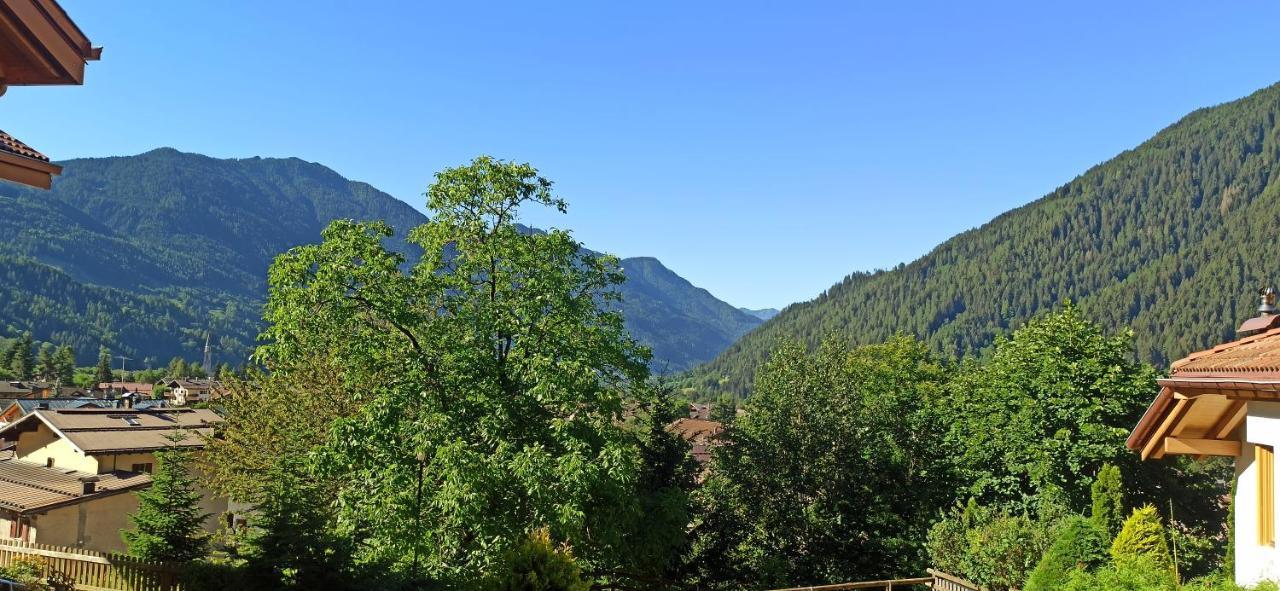 Le Balze Di Carisolo, Trilocale Con Giardino Apartman Kültér fotó