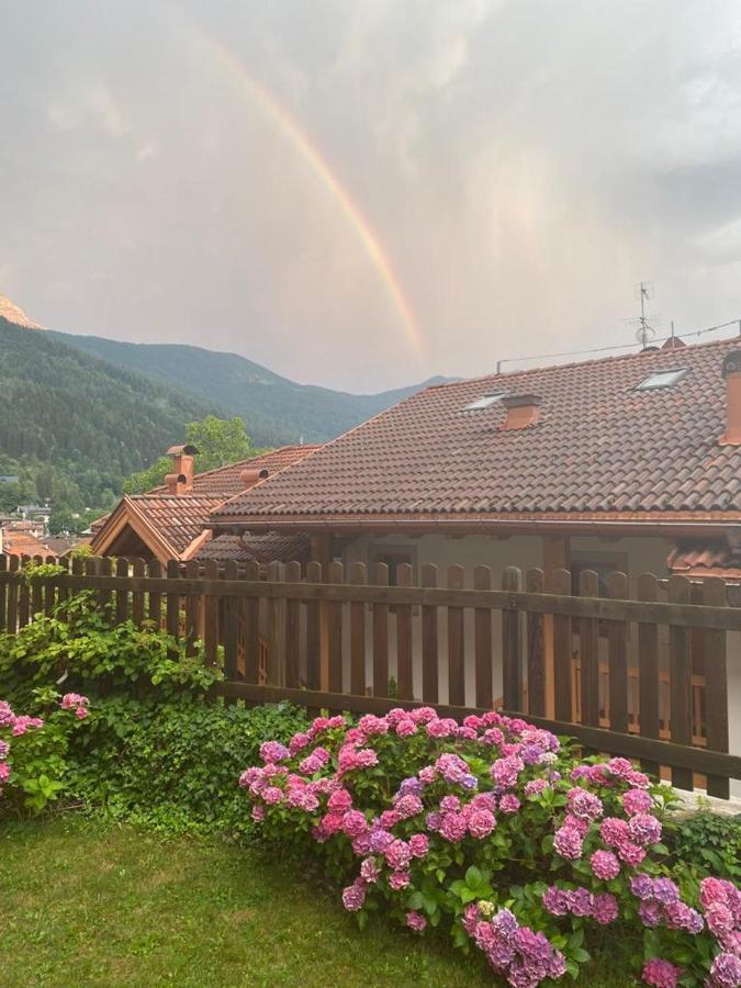 Le Balze Di Carisolo, Trilocale Con Giardino Apartman Kültér fotó