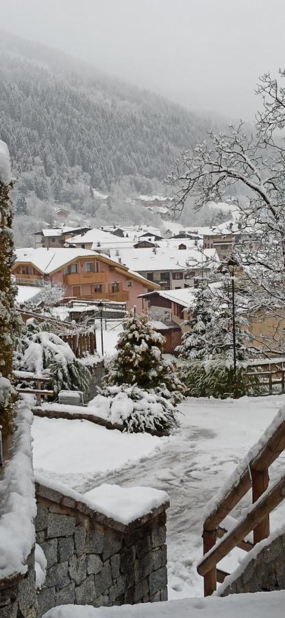 Le Balze Di Carisolo, Trilocale Con Giardino Apartman Kültér fotó
