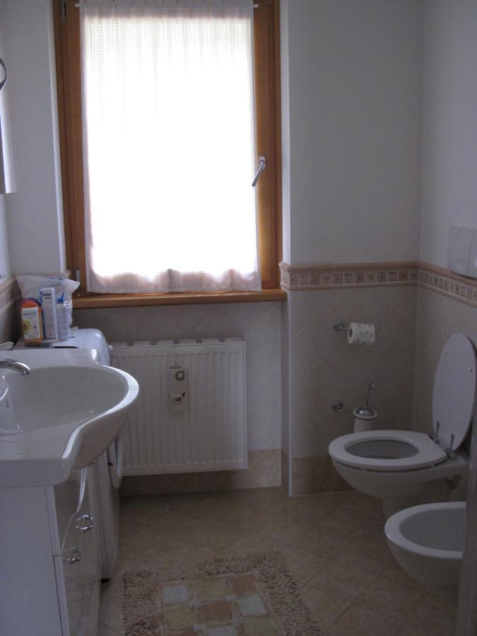 Le Balze Di Carisolo, Trilocale Con Giardino Apartman Kültér fotó