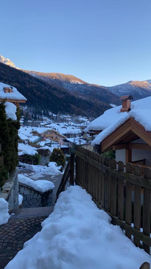 Le Balze Di Carisolo, Trilocale Con Giardino Apartman Kültér fotó